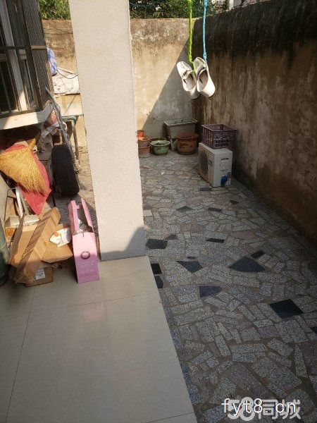 金碧华庭 一楼带院 93.8平方 装修好的 只要60万